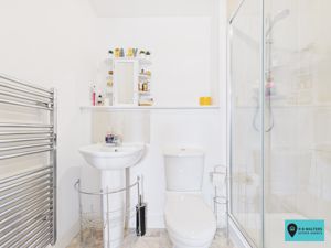 Ensuite- click for photo gallery